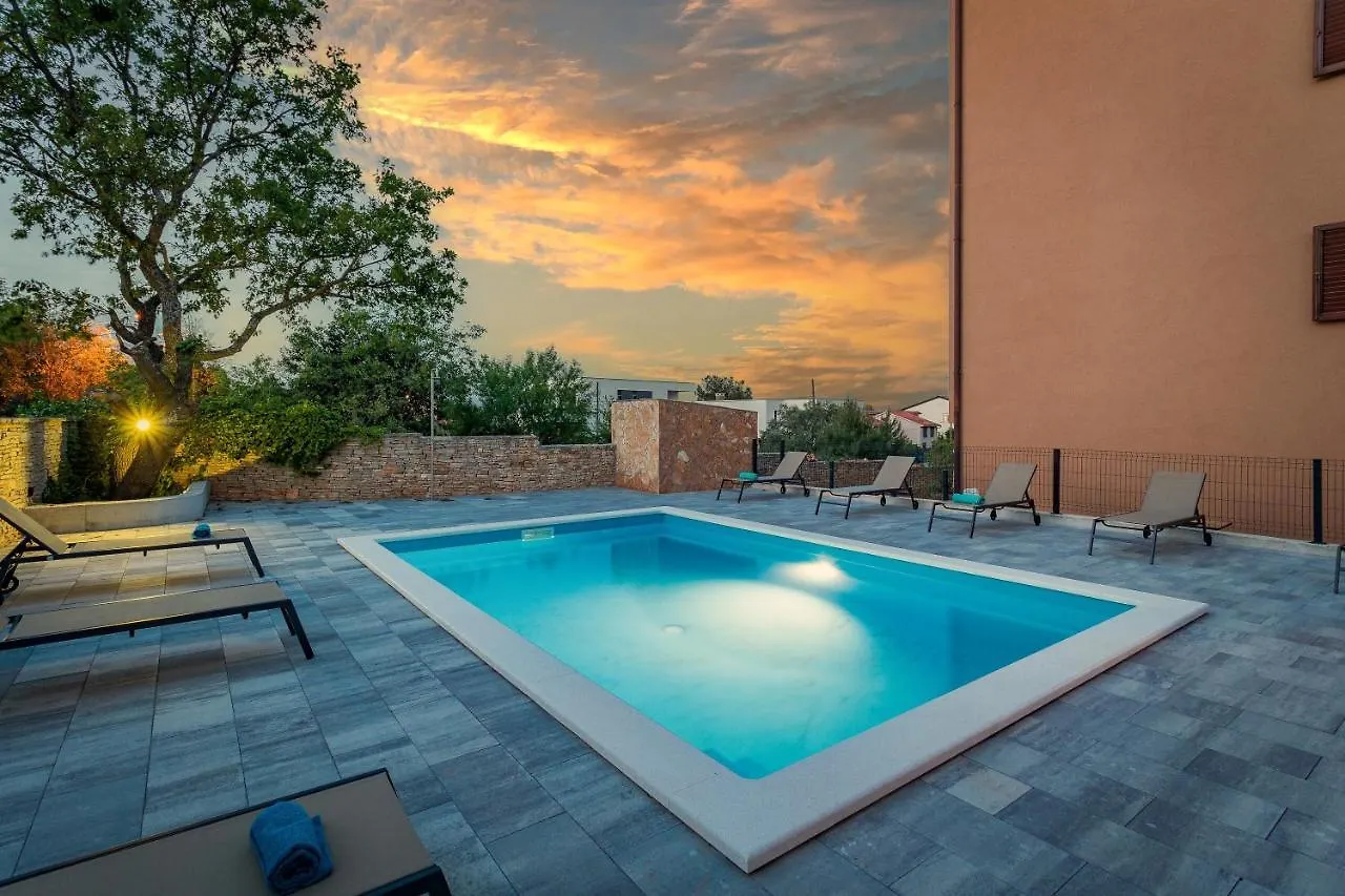 Apartments Cesare With Shared Pool Liznjan