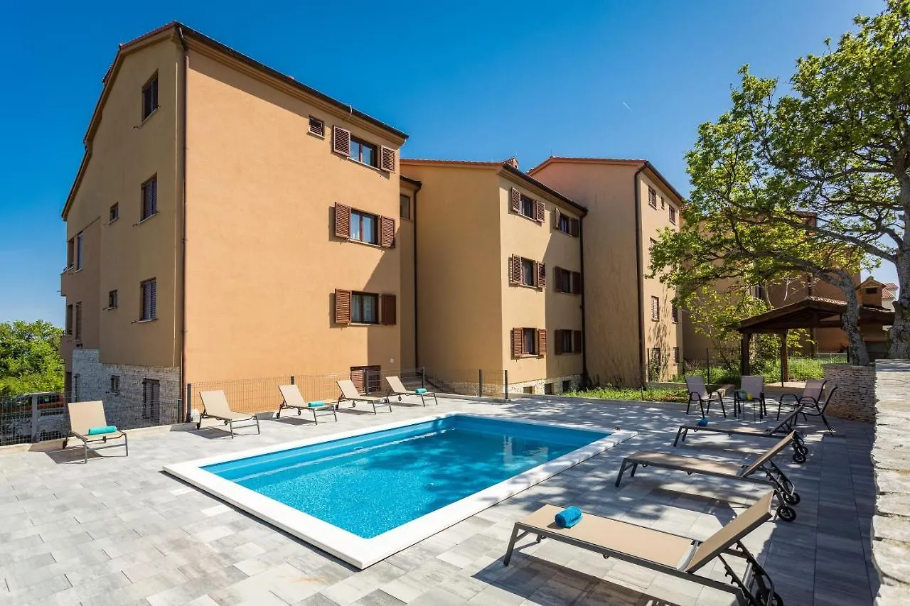 Apartments Cesare With Shared Pool Liznjan