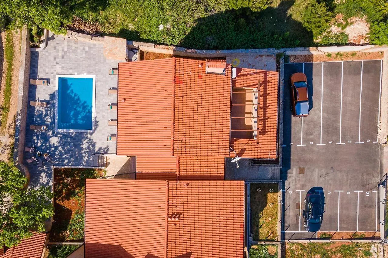 Apartments Cesare With Shared Pool Ližnjan