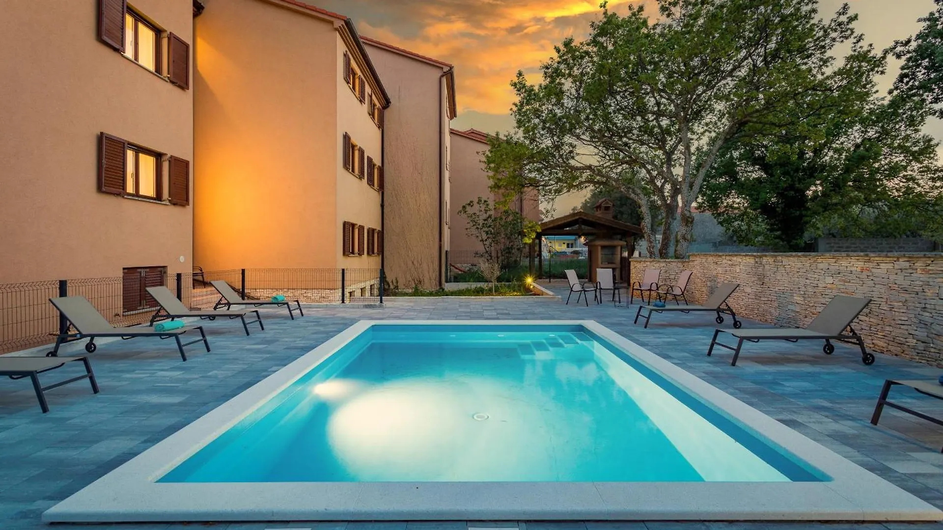 Apartments Cesare With Shared Pool Liznjan