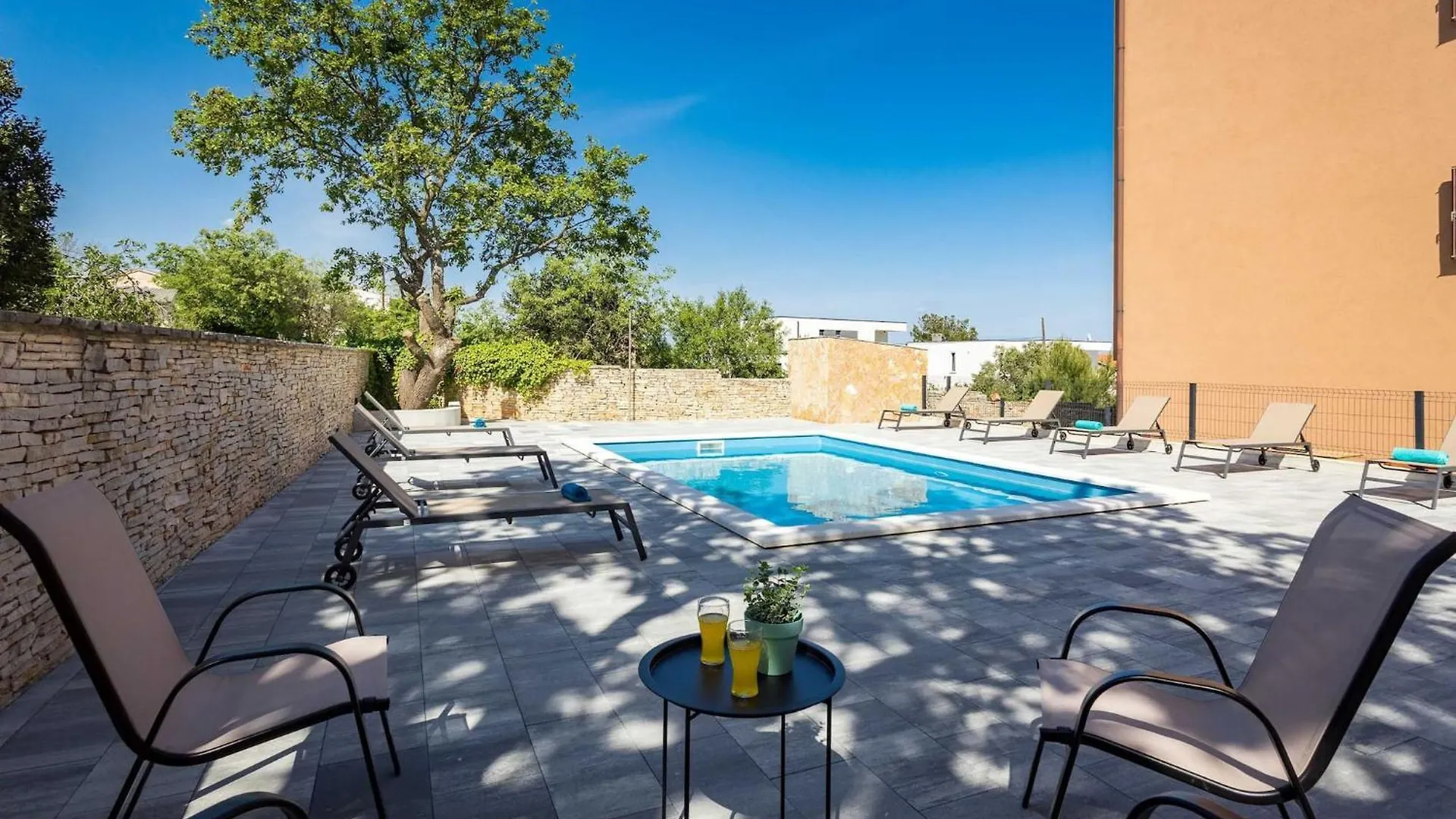 Apartments Cesare With Shared Pool Liznjan