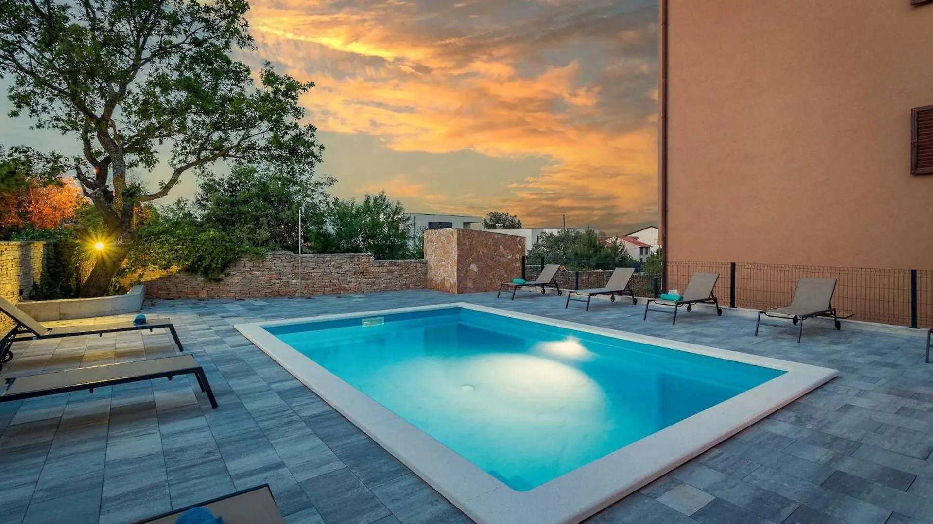 Apartments Cesare With Shared Pool Ližnjan